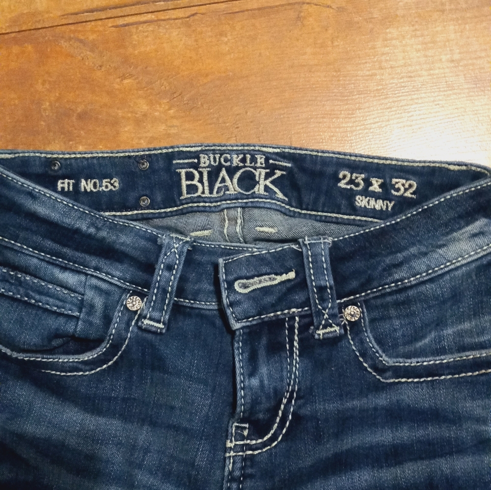 Buckle Black